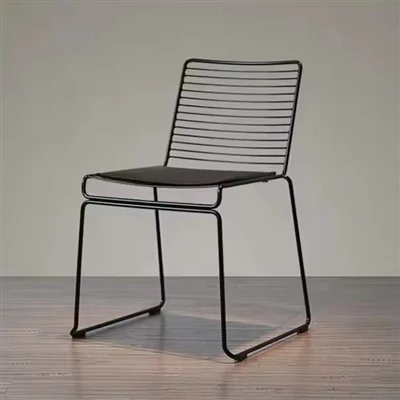 Chaise de salle à manger moderne en grillage métallique avec siège en cuir